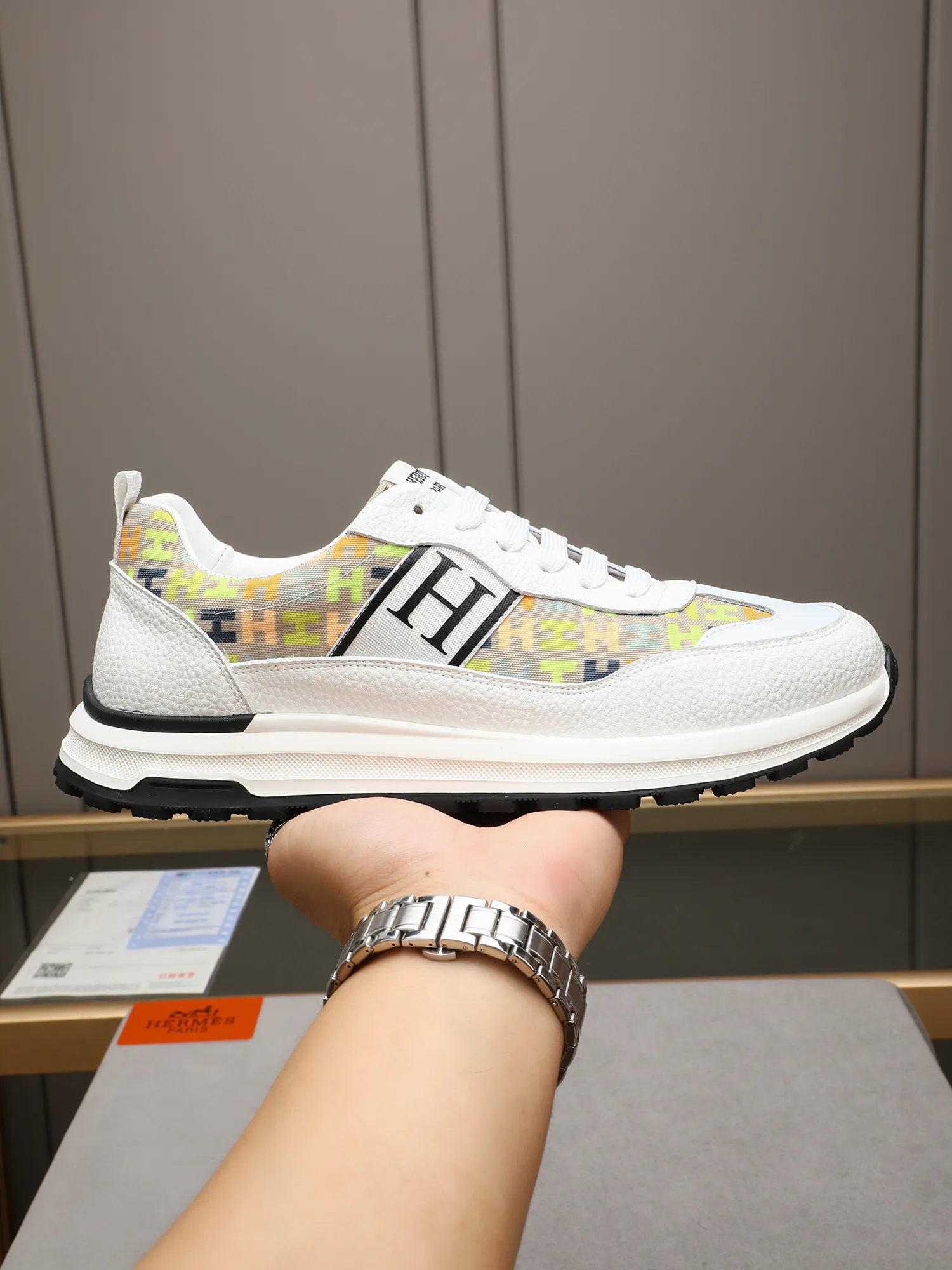 📛📛📛Men's shoes💰P400 (Hermes)🆕Men's color-blocked sneakers, with textured calfskin details. Spliced ​​with original cowhide, this shoe draws inspiration from the equestrian world, integrating technical details and practical functions. Breathable sheep lining, original combination outsole, high-end quality, and every detail is perfectly combined! Size: 38-44 (45 can be customized)